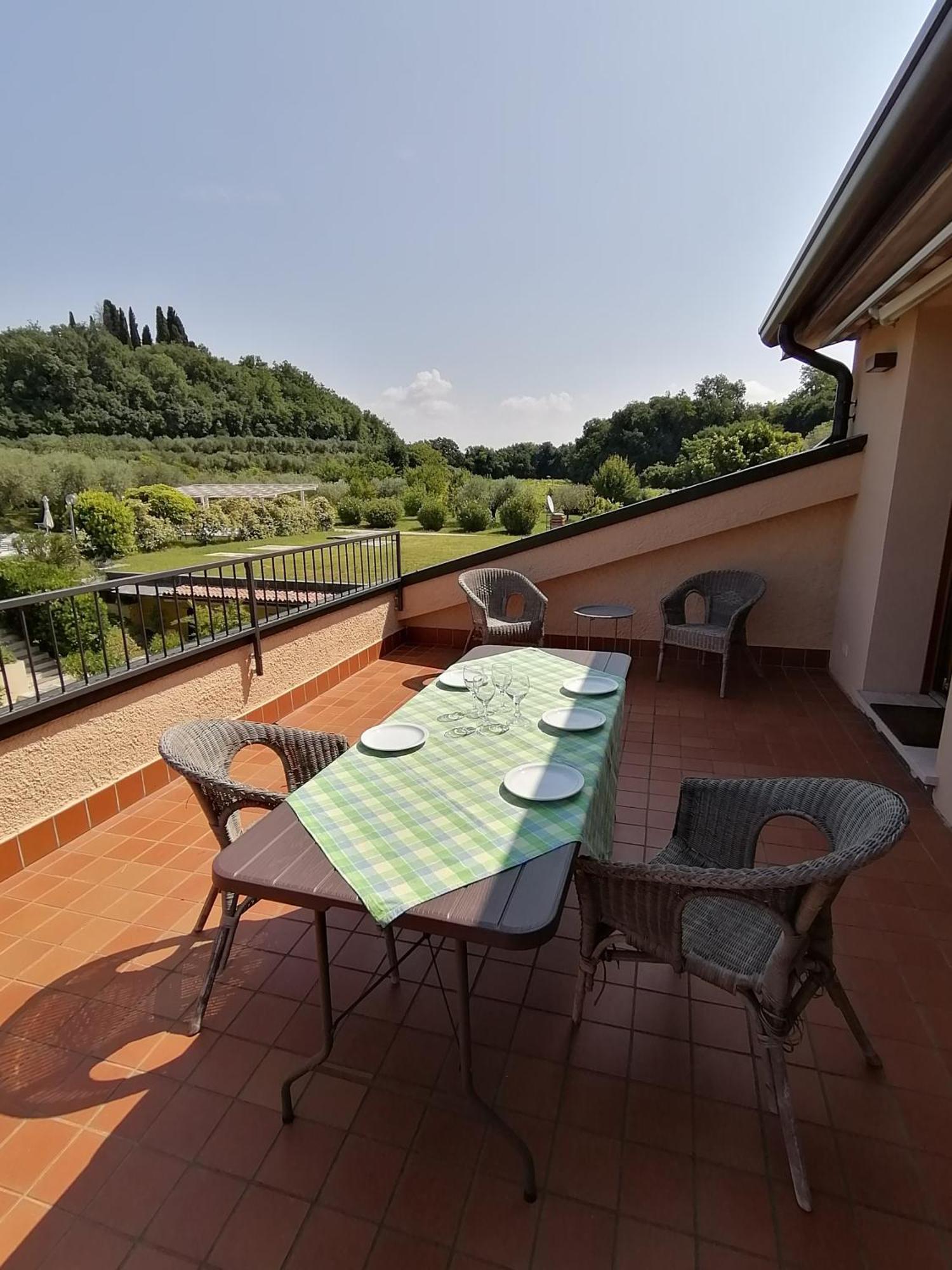 Casa Ghirlanda Con Piscina E Campo Da Tennis Lazise Exterior photo